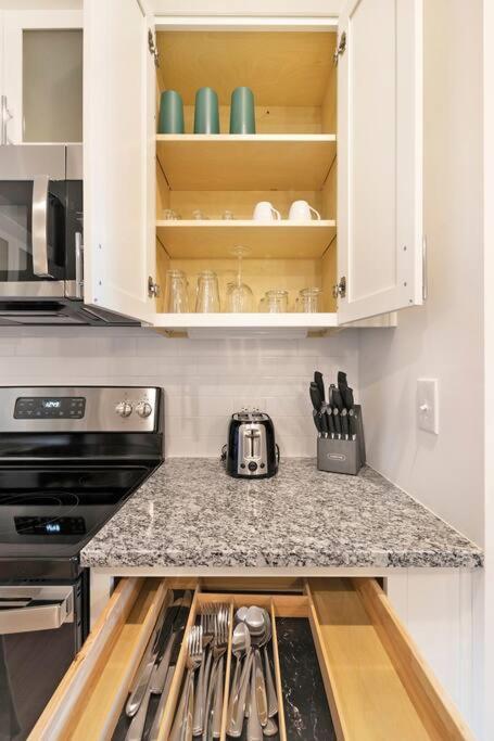 Stylish New Condo In คองคอร์ด ภายนอก รูปภาพ